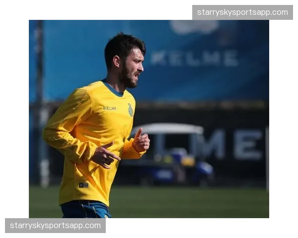 西班牙人哈维·普阿多缺阵：锋线支点作用缺失影响反击质量